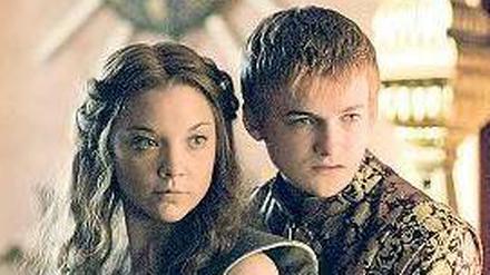 Furchtlos.  Margaery (Natalie Dormer) und Joffrey Baratheon (Jack Gleeson) in der dritten Staffel von "Game Of Thrones".