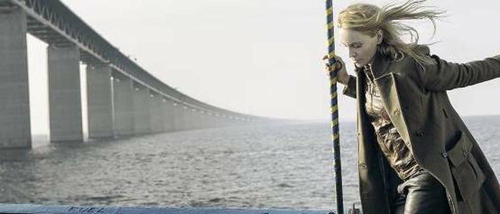 Kommissarin Saga Norén (Sofia Helin) kommt von der Brücke über den Öresund nicht los.