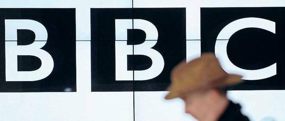 Kann weg? Die BBC gehört zu Großbritannien wie die roten Doppeldecker. 