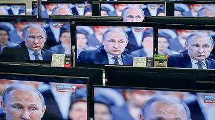 Putin überall. Auch mit einem europäischen russischsprachigen TV-Kanal soll dem Sender „Russia Today“ Konkurrenz gemacht werden.