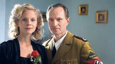 Inszenierte Doku. Ida Timmer (Sinja Dieks) und Otto Eichhorn (Konstantin Thein) feiern Hochzeit kurz vor Kriegsende.