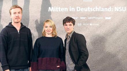 Spielen das Terror-Trio: Sebastian Urzendowsky, Anna Maria Mühe als Beate Zschäpe und Albrecht Schuch.