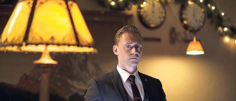 Auf dem langen Weg zu sich selbst.  Die Vergangenheit holt Jonathan Pine (Tom Hiddleston) auch als Nachtportier in einem Schweizer Luxushotel wieder ein.