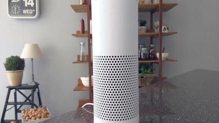 „Alexa, die Nachrichten bitte.“ Der Amazon-Lautsprecher Echo reagiert auf menschliche Sprache.