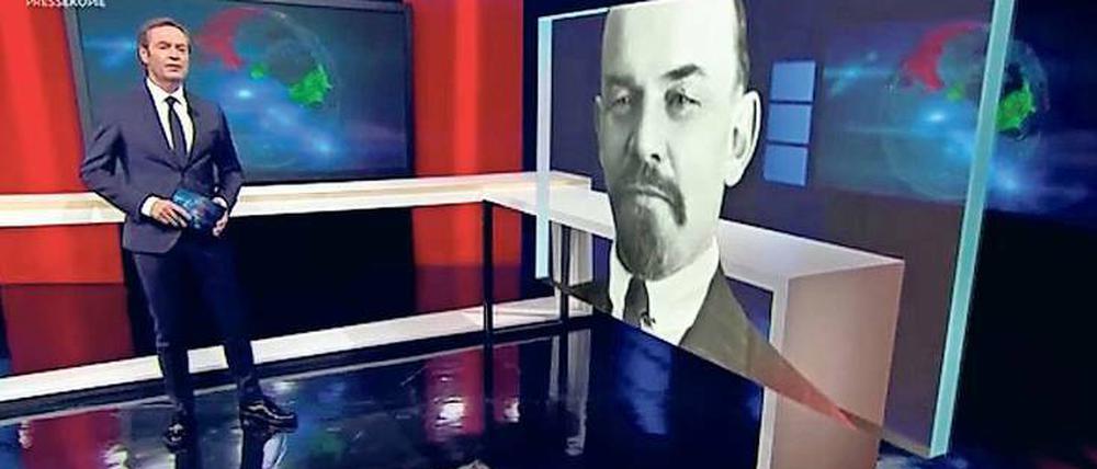 Thomas Kausch moderiert die „Breaking News“ zum Machtwechsel in Russland im Jahr 1917. 