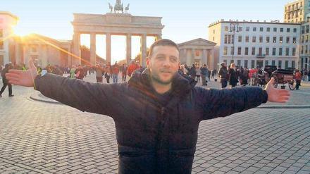Deutschland, deine Flüchtlinge. Mohammad vor dem Brandenburger Tor.