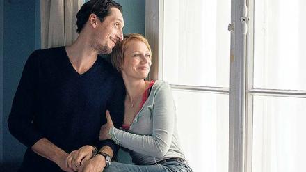 Alles auf Anfang.  Martin (Hans Löw) und Fiona (Katharina Marie Schubert) finden ihre gemeinsame Liebe wieder – nach 20 Jahren.