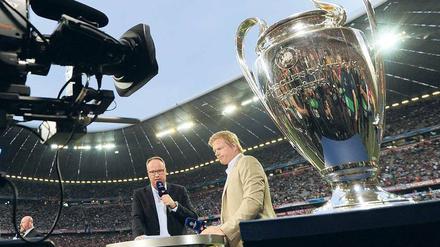 Wie lange dürfen Oliver Welke (links) und Oliver Kahn noch fürs ZDF die Champions League kommentieren? Foto: dpa