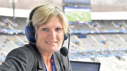 Unsere Frau in Moskau. Reporterin Claudia Neumann berichtet fürs ZDF live vom Confed Cup. Champions-League-Spiele hingegen wandern wohl ins Pay-TV.
