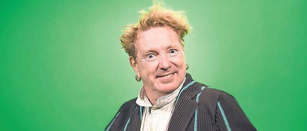 Protagonist der Punkbewegung. Johnny Rotten, 61, einst Sänger der englischen Punkband Sex Pistols. Nach deren Auflösung 1978 gründete er die Band Public Image Ltd. 2004 trat Rotten in der britischen Version von „Ich bin ein Star, holt mich hier raus“ auf. Er ist mit einer Deutschen verheiratet.