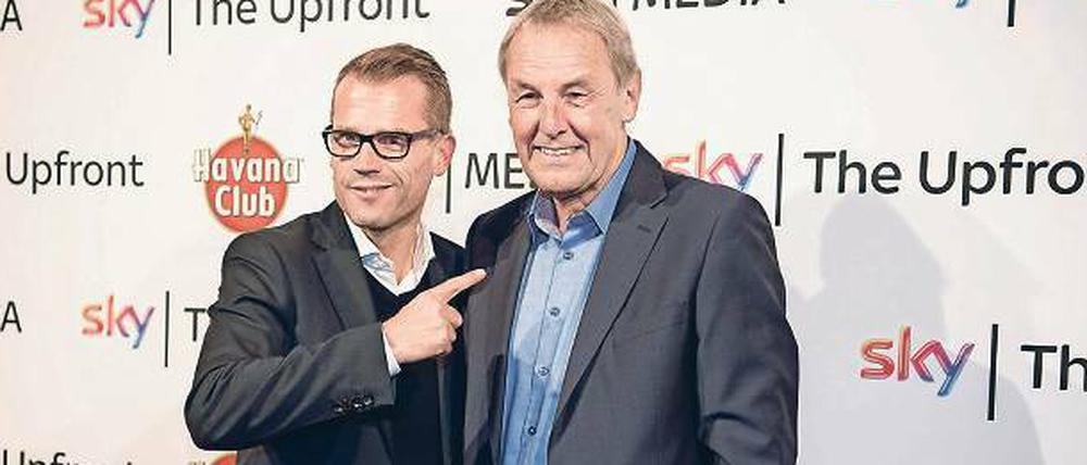 Comeback. Jörg Wontorra talkt bei Sky Sport News HD (re., n. Dirk Grosse).