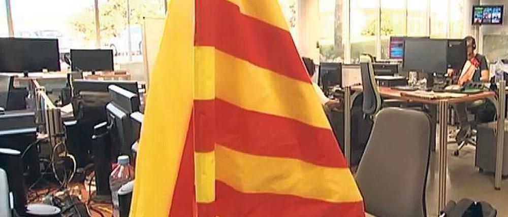 Die katalanische Flagge lässt klar erkennen, wie die Redaktion des Regionalsenders TV3 zum Unabhängigkeitskampf der Provinz steht. 