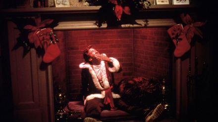 Freier Fall. Als Weihnachtsmann tut sich Werber Scott Calvin (Tim Allen) im Klassiker „Santa Clause – Eine schöne Bescherung“ zunächst schwer (Sat  1, 24. Dezember, 13 Uhr 35).