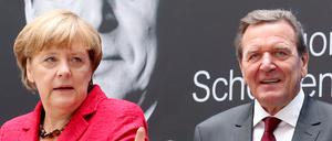 Traumpaar des deutschen Fußballs: Bundeskanzlerin Angela Merkel und ihr Vorgänger Gerhard Schröder. 