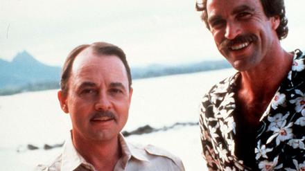 Stets britisch korrekt: John Hillerman (links) als Jonathan Quayle Higgins III und Tom Selleck als Privatdetektiv Magnum. 