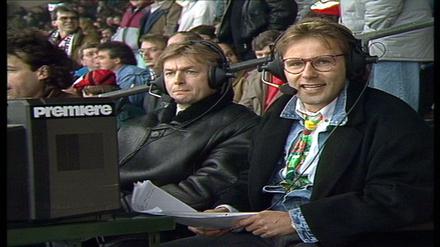 Das waren noch Zeiten: Die Premiere-Kommentatoren Reinhold Beckmann (r) Hannes Bongartz. Beckmann beim ersten Bundesliga-Spiel im Pay-TV. 