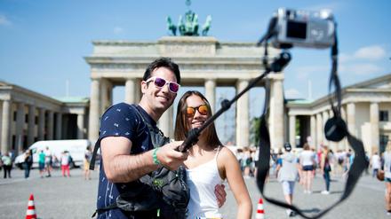 Vor lauter Selfies vergessen manche Touristen das Wesentliche: sich die Attraktionen anzusehen.