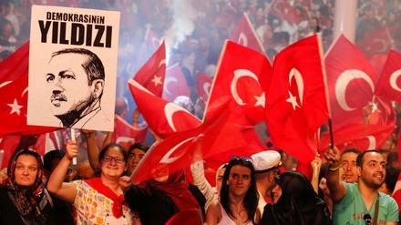 Anhänger des türkischen Präsidenten Erdogan in Istanbul 