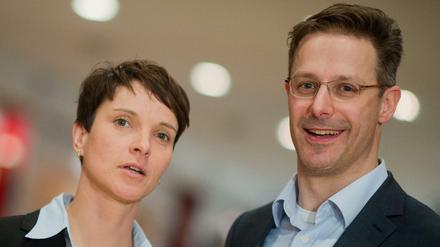 Frauke Petry, Parteivorsitzende der AfD, und ihr Lebensgefährte Marcus Pretzell, Landesvorsitzender der AfD in Nordrhein-Westfalen. Pretzells Sprecherin soll der gekündigte Journalist Beratungsangebote gemacht haben.