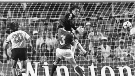 Am 8. Juli 1982, beim WM-Halbfinalspiel Deutschland gegen Frankreich blieb die ARD dran - statt schnell in die Werbung zu schalten.