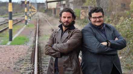 In Warteposition. Die Schauspieler Stephan Luca (links ) und Axel Ranisch wissen noch nicht, ob die Krimi-Reihe "Zorn" fortgesetzt wird. 