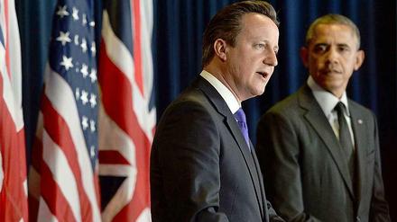 Meistens friedlich: Der britische Premier David Cameron hat sich am Rande eines G-7-Treffens in Brüssel mit dem amerikanischen Präsidenten Barack Obama getroffen, um die Special Relationship (die besondere Beziehung) der beiden Länder zu feiern. Dieser Beziehung kann auch kein spöttischer Tweet etwas anhaben. 