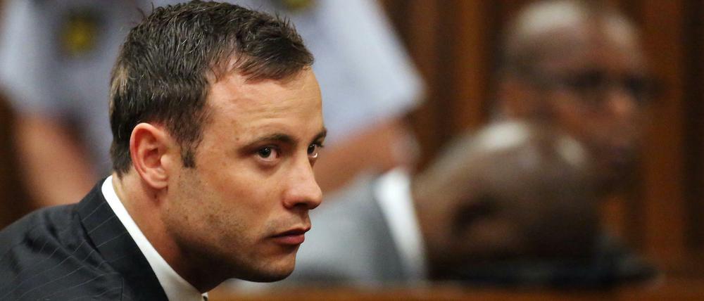 Oscar Pistorius wurde 2014 wegen fahrlässiger Tötung verurteilt. Im Dezember 2015 war die Staatsanwaltschaft mit ihrer Berufung gegen das Urteil erfolgreich - Pistorius wurde des Mordes schuldig gesprochen. 