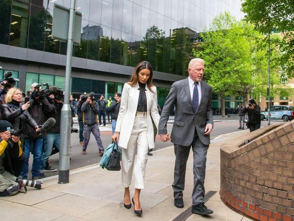 Boris Becker mit seiner Partnerin Lilian De Carvalho Monteiro auf dem Weg ins Gericht.