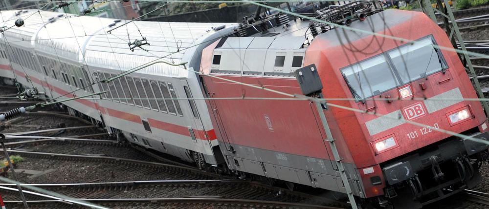 Ein Intercity der Deutschen Bahn von Amsterdam nach Berlin ist am Donnerstag wegen einer mutmaßlichen Bedrohung evakuiert worden. 