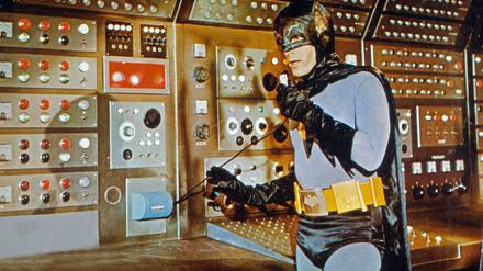 "Batman hält die Welt in Atem" - neben der TV-Serie gab es 1967 auch diesen Kinofilm mit Adam West.