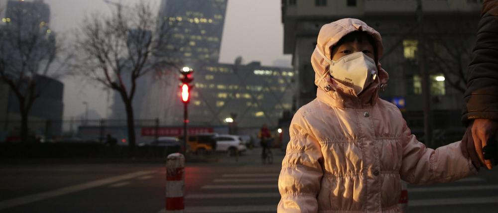 Smog in China: Ab Dienstag heißt es Alarmstufe "Rot" in Peking.