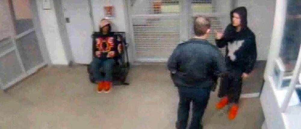 Videoaufnahmen zeigen Justin Bieber nach seiner Festnahme.