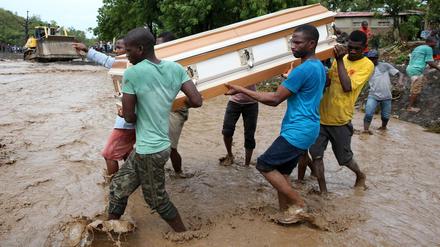 Haiti ist erneut schwer von einer Naturkatastrophe getroffen. Und muss bei der Beerdigung der Toten improvisieren.