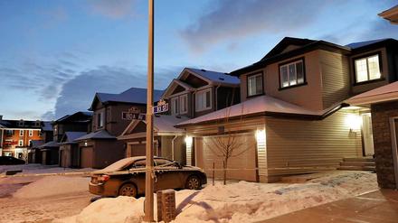In diesem Haus rechts in Edmonton waren sieben Leichen gefunden worden. 