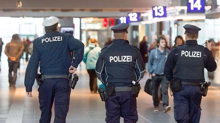 Erhöhte Sicherheitsmaßnahmen an vielen Orten in Deutschland - wie hier am Hauptbahnhof in Berlin.