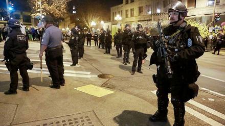 Polizisten am Rande des Super Bowls in Seattle.