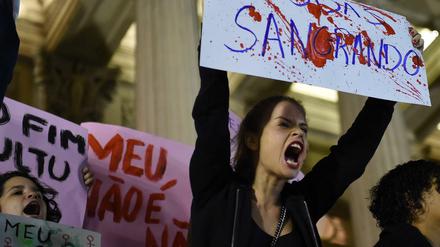 Protest in Rio de Janeiro gegen eine Gruppenvergewaltigung.
