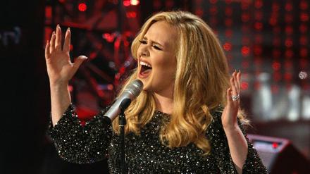 Adele singt auf der 85. Oscar-Verleihung in Los Angeles im Jahr 2013 ihren mit dem Preis geadelten Bond-Titelsong "Skyfall".