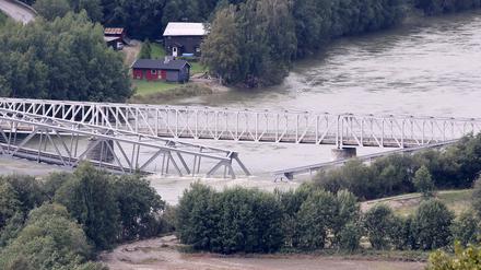 Die Eisenbahnbrücke über den Gudbrandsdalslågen ist eingestürzt.