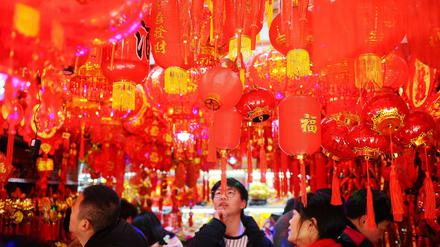 Farbenprächtige Dekorationen gehören zum chinesischen Neujahrsfest.