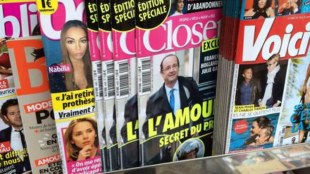 Das Magazin "Closer" am Kiosk mit den Veröffentlichungen um eine mögliche Affäre Hollandes.