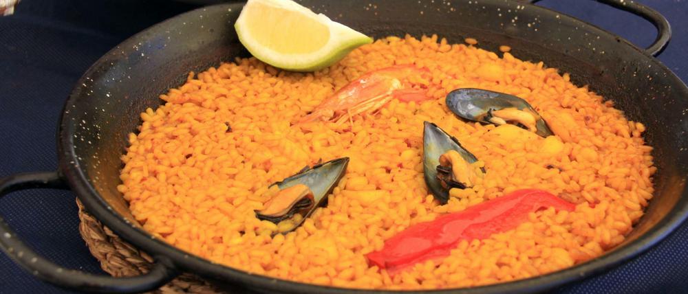 Auf ihre Paella lassen die Spanier nichts kommen. Ob ohne oder mit Meeresfrüchten - aber keinesfalls mit Chorizo.