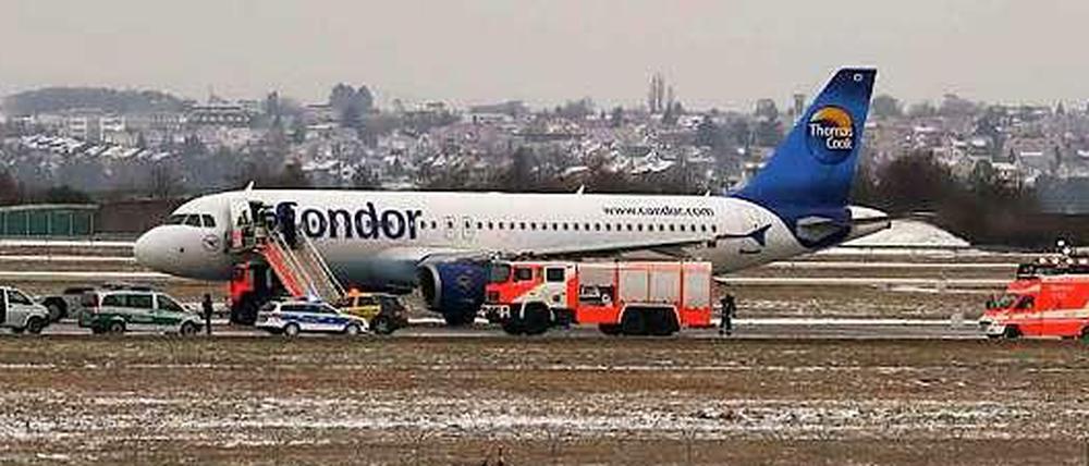 Ein aus Berlin kommender Airbus A 320 der Fluggesellschaft Condor musste in Stuttgart außerplanmäßig landen.