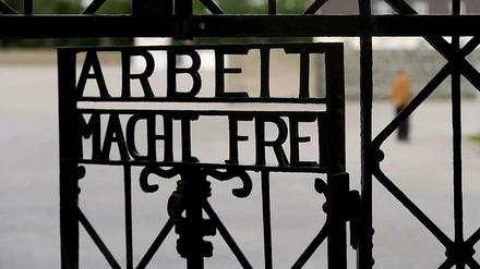 In der KZ-Gedenkstätte Dachau wurde eine Tür mit der Parole "Arbeit macht frei" gestohlen.