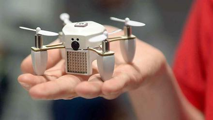 Die Drohne "Nano" der Firma "Zano", vorgestellt 2014 in Las Vegas. 