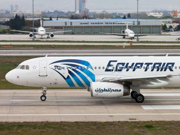Ein Airbus A320 der Fluggesellschaft Egypt Air, wie er auch zwischen Paris und Kairo im Einsatz war.