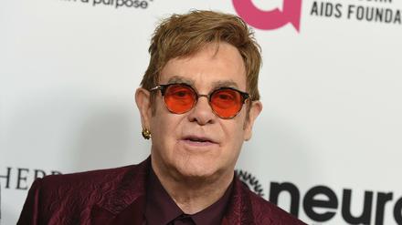 Der Musiker Elton John musste überraschend einige Konzerte absagen. 