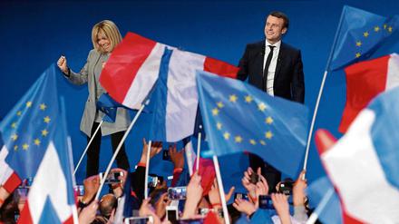Gemeinsam "en marche": Brigitte und Emmanuel Macron. 