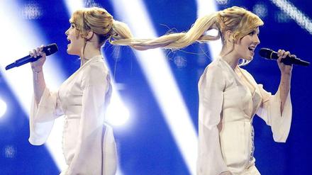 Singen für Russland: Die blonden Tolmachevy-Schwestern.