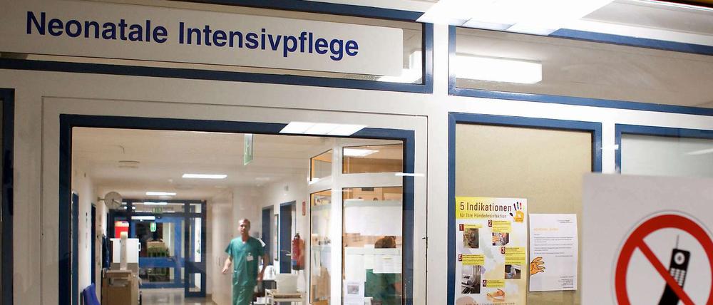 Der Tod dreier Säuglinge in einer Klinik in Bremen hat eine Diskussion um Hygienevorschriften ausgelöst.